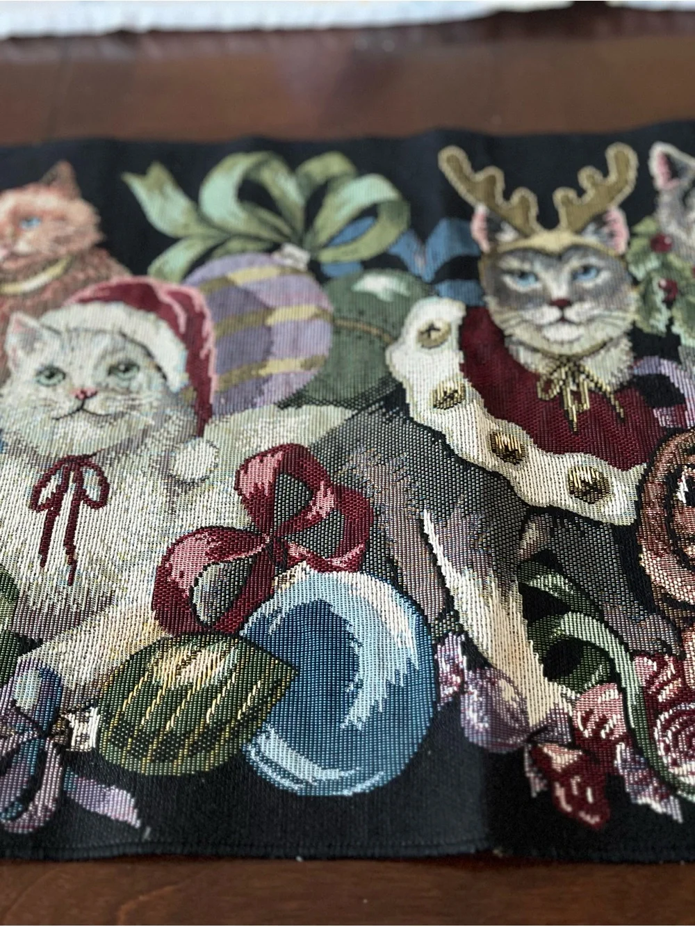 Cats & Kittens Christmas Tapestry Table Runner w/Tassels 52